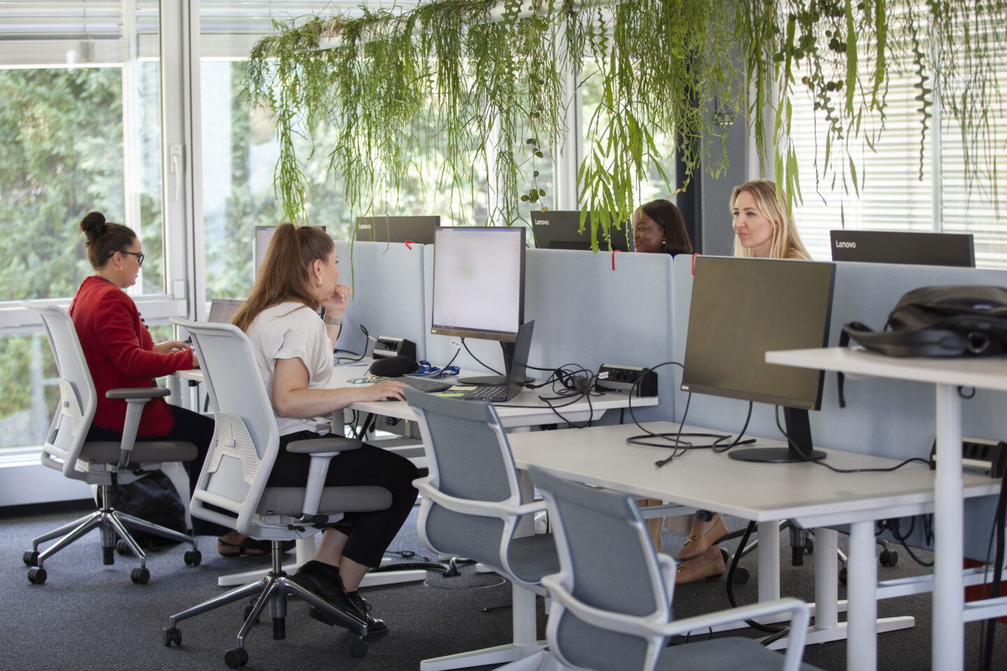 Women working on computer OWP 2022, second day 30 June.