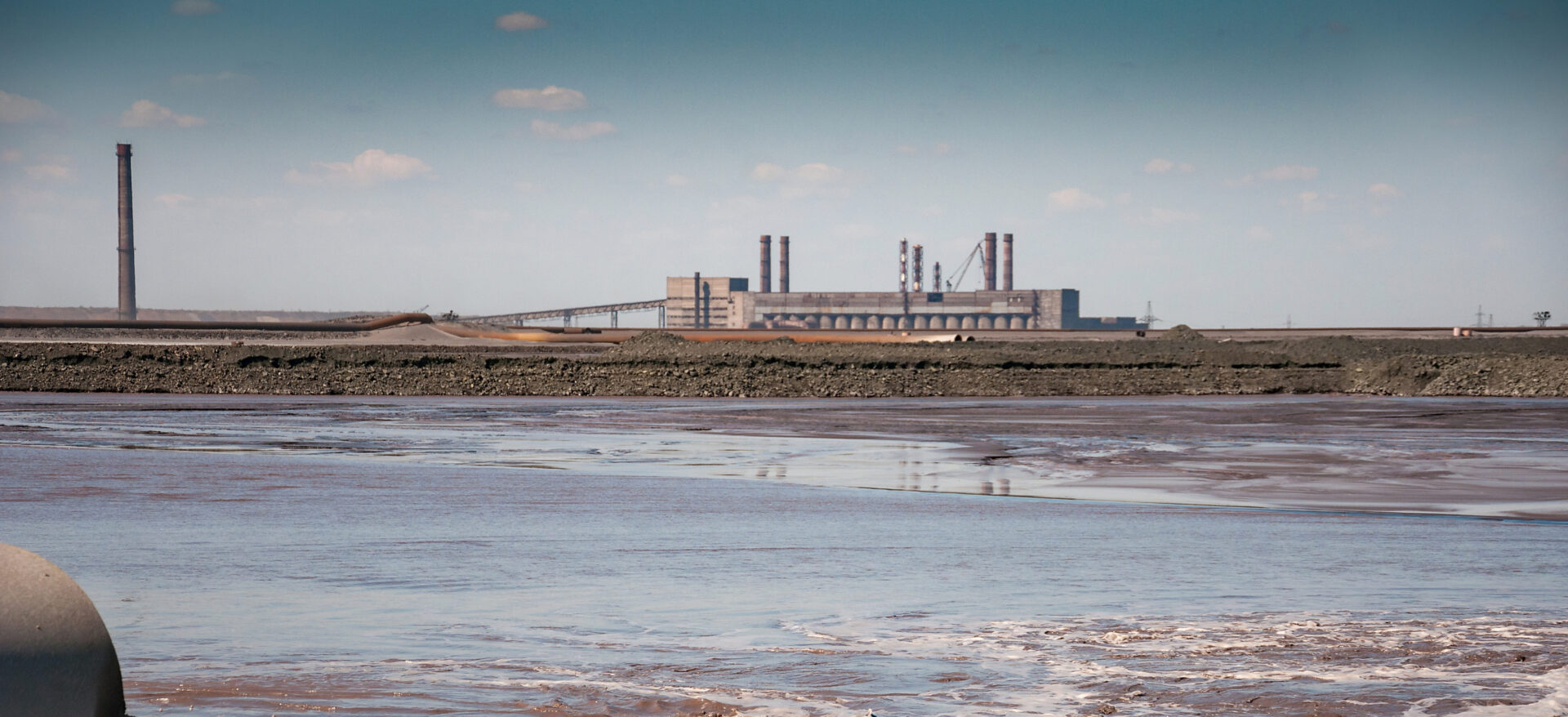 factory polluting
