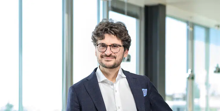 20220901-AlfredoDeMassis-CardCampus-370×187-x2-MH-comp - IMD Business School