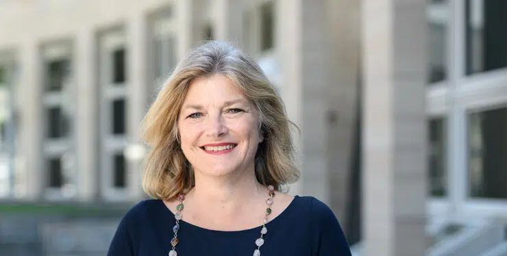 20220901-Faculty-HeatherCairnsLee-CardCampus-370×187-x2-MH-comp - IMD Business School