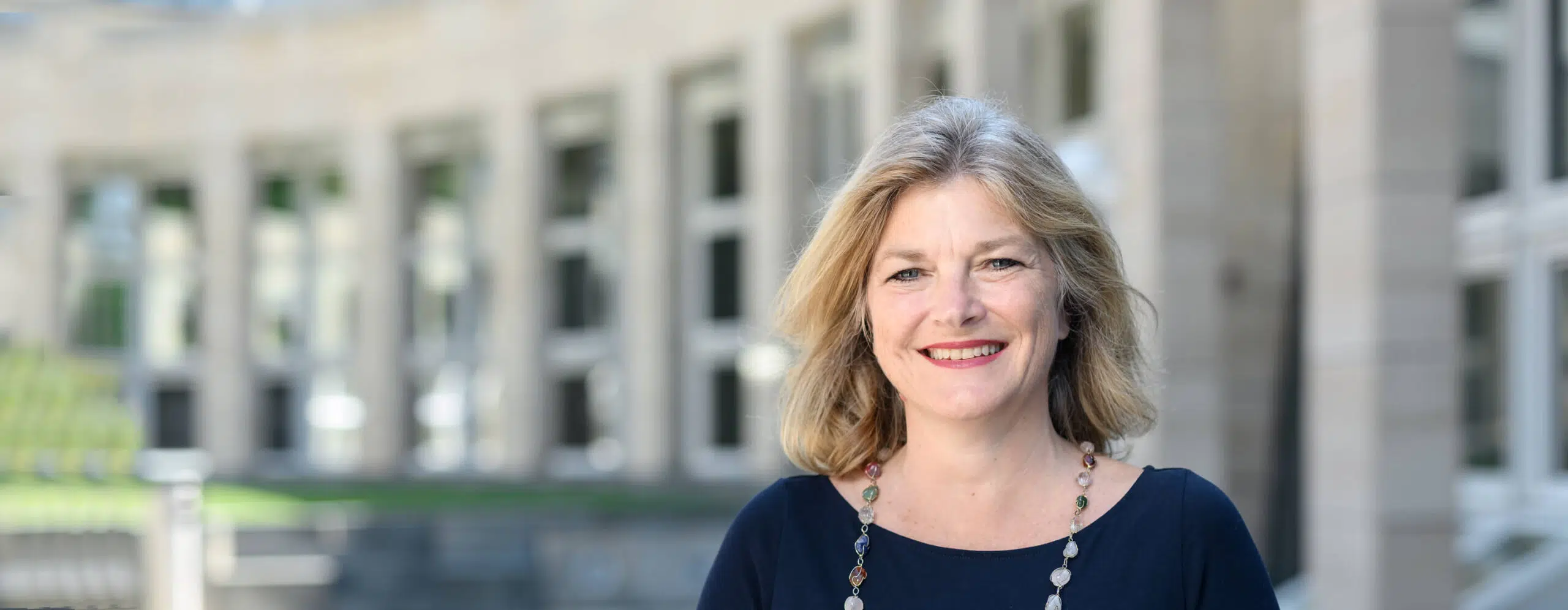 20220901-Faculty-HeatherCairnsLee-TopBannerCampus-1440×560-x2-MH-comp - IMD Business School