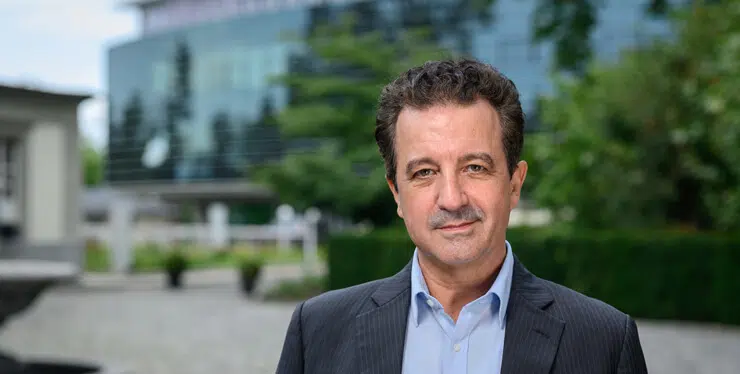 20220901-Faculty-RicRoi-CardCampus-370×187-x2-MH-comp - IMD Business School