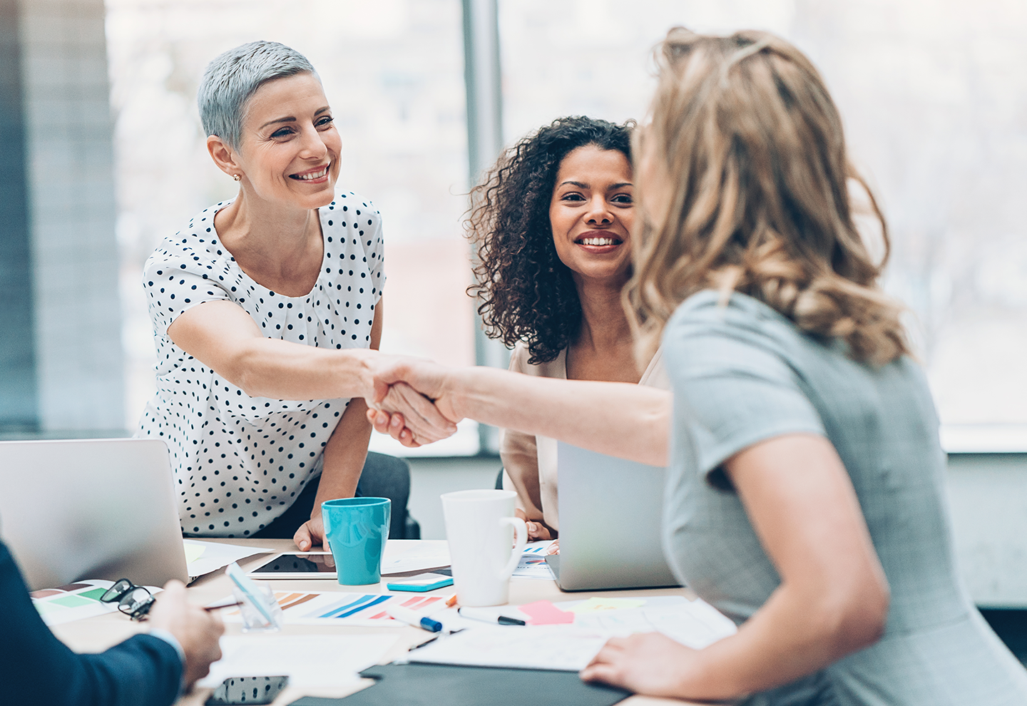 business women shaking hands - IMD Business School