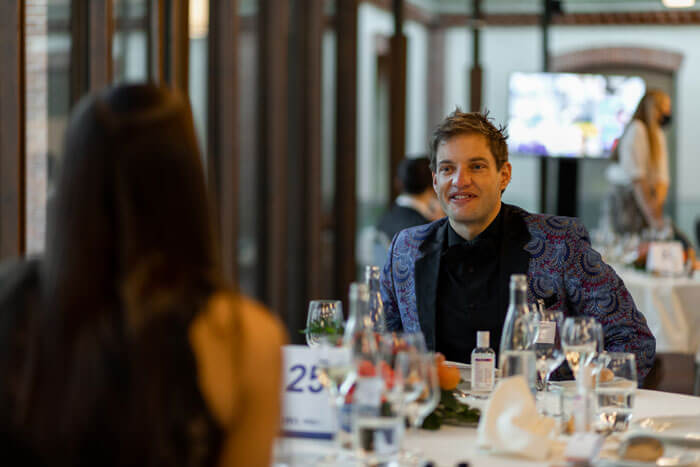 20220910-MBA-Carousel03-700×467-MH-comp - IMD Business School