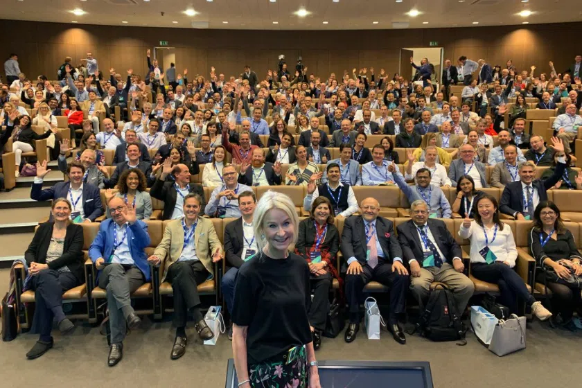 connecting-with-alumni - IMD Business School