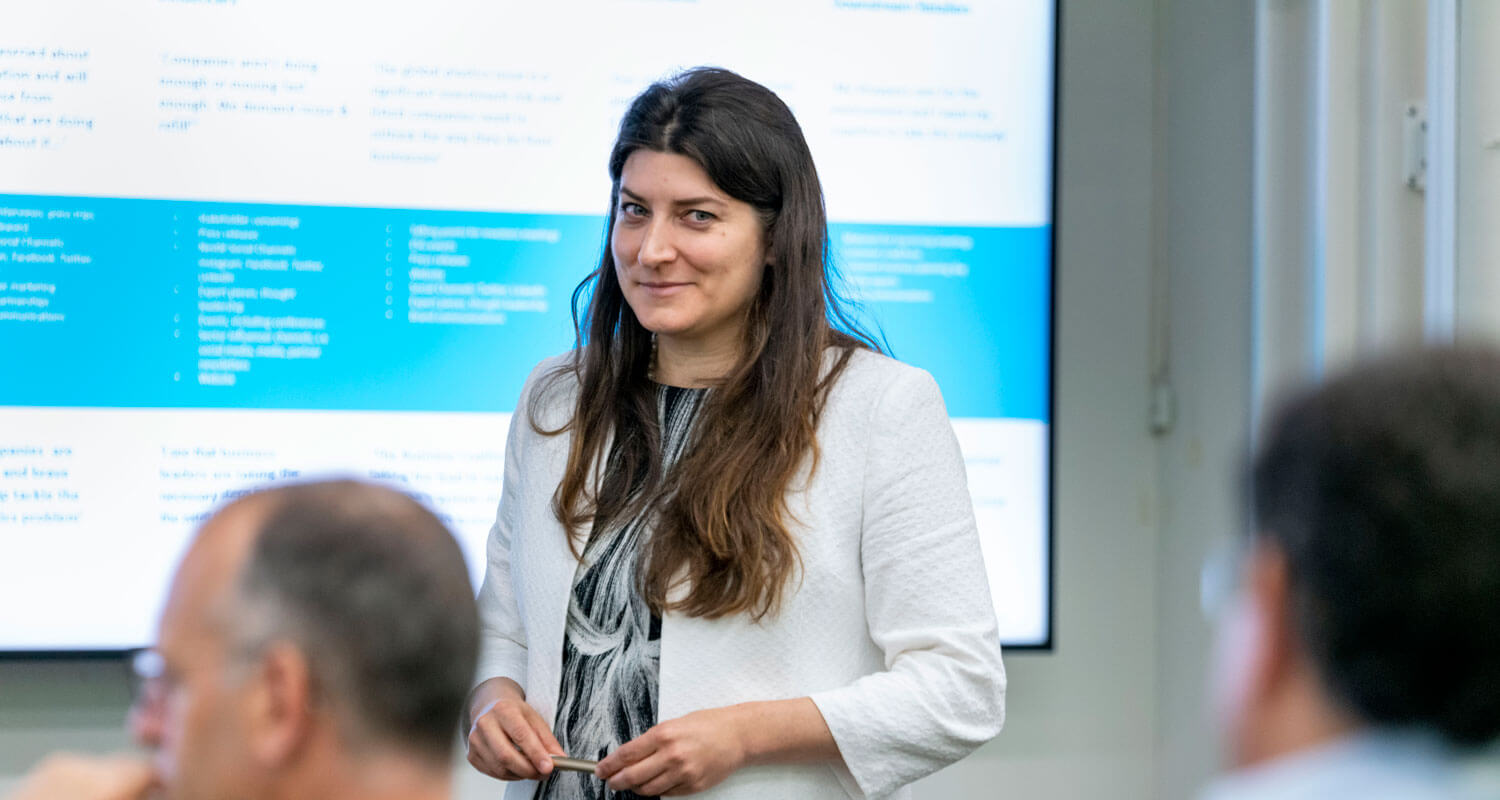 20230112-facultyRecruitment-FacultyInAction2-750×400-x2-MH-comp - IMD Business School