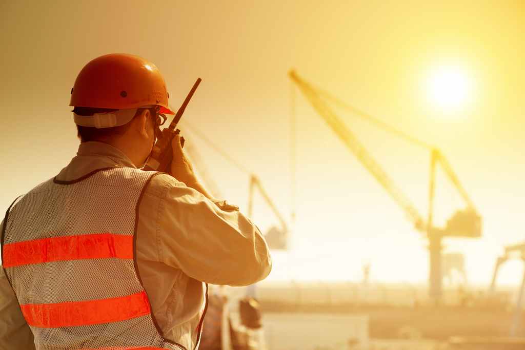 construction_worker_safety_012_shutterstock_243740197 heat wave worker