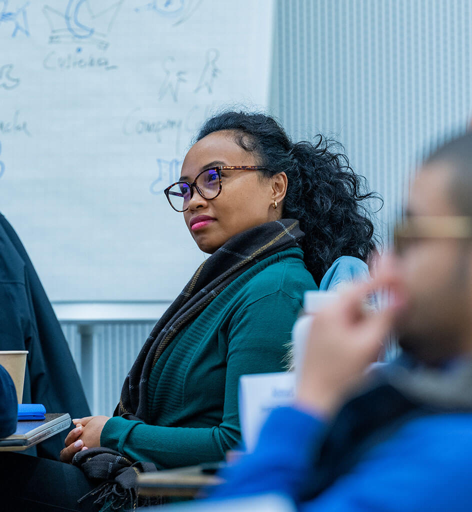 20231002-YourClass-590×640-x2-944×1024 16 - IMD Business School