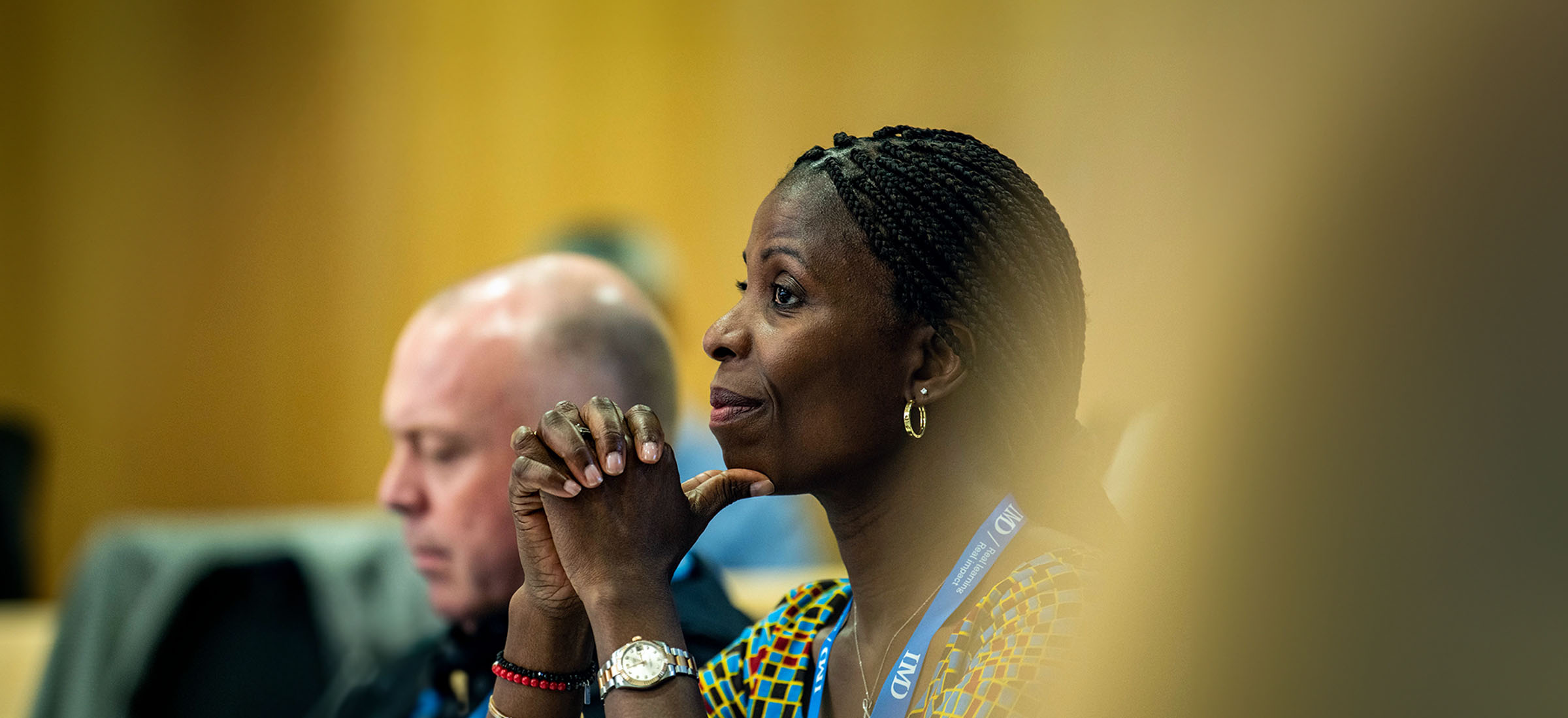 20231207-GlobalPages-Diplomas-TopBanner-BlueFilter-Tablet-2400×1100 - IMD Business School