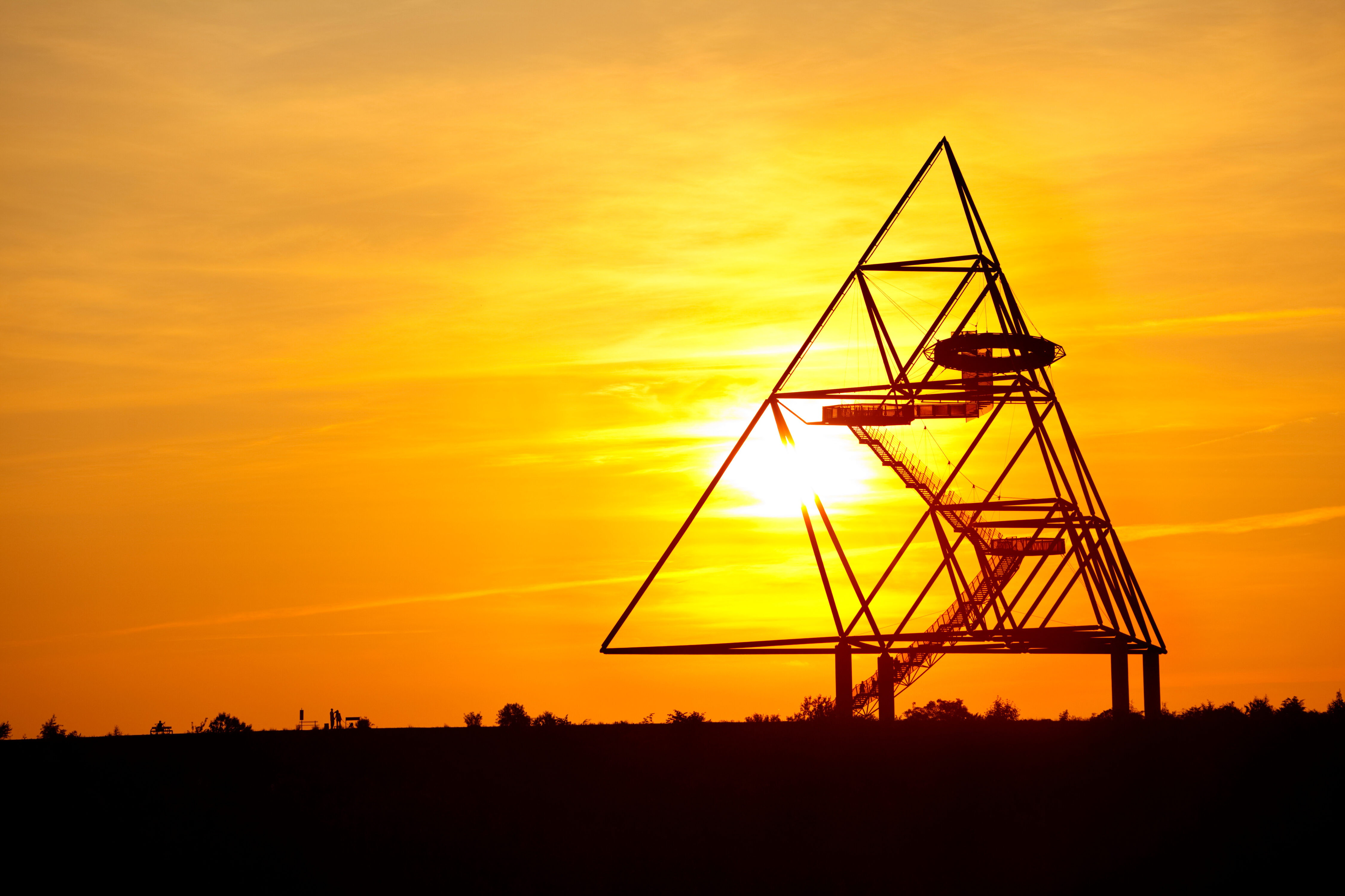 The Tetrahedron in Bottrop is a walkable steel structure in the form of a tetrahedron with a side length of 60m, resting on four 9m tall concrete pillars. It is located in Bottrop, Germany, on top of the mine dump Halde Beckstraße and serves as the town's landmark