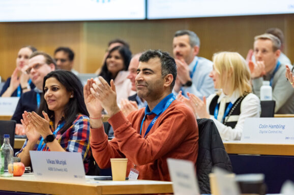 EMBA 2024_Cohort 1_MH_05 (3) - IMD Business School IMD EMBA students in class, clapping and enjoying the interaction with world class faculty and impactful classmates. - IMD Business School