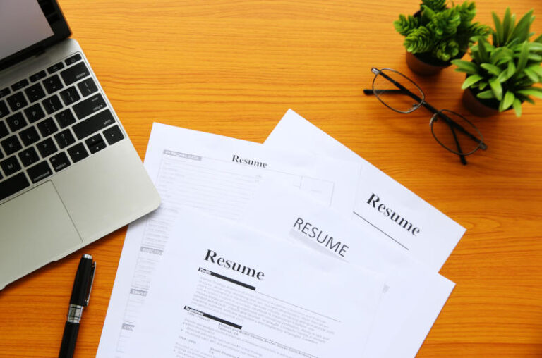resume on table Office Business