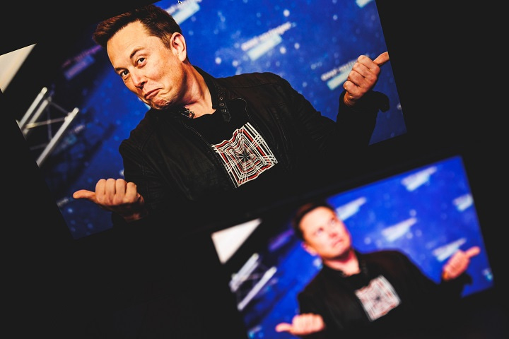 Elon Musk thumbs up - IMD Business School