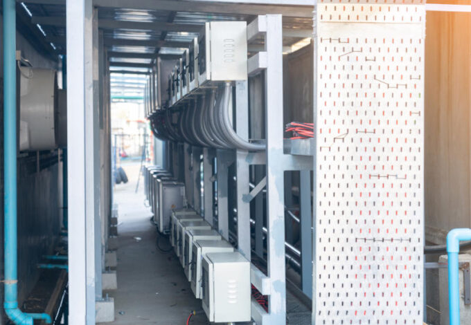 Center for installing inverters for solar cells