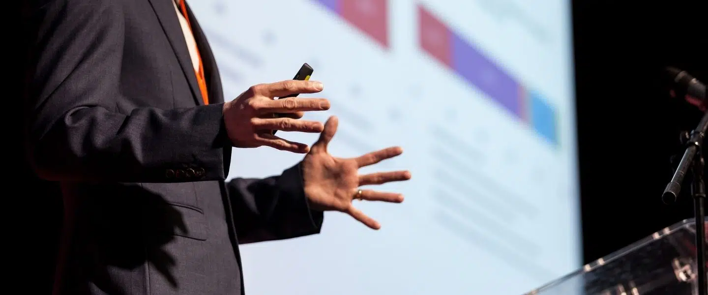 Detoxifying the Nokia board (C): A hostile remark