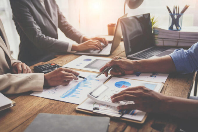 business brain storm meeting presentation Team discussing roadma