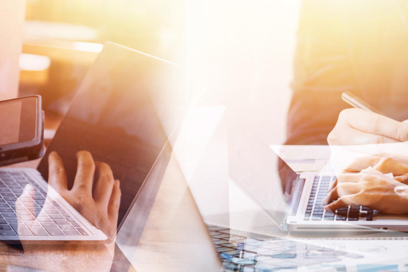 Entrepreneurs and business people conference in modern meeting r