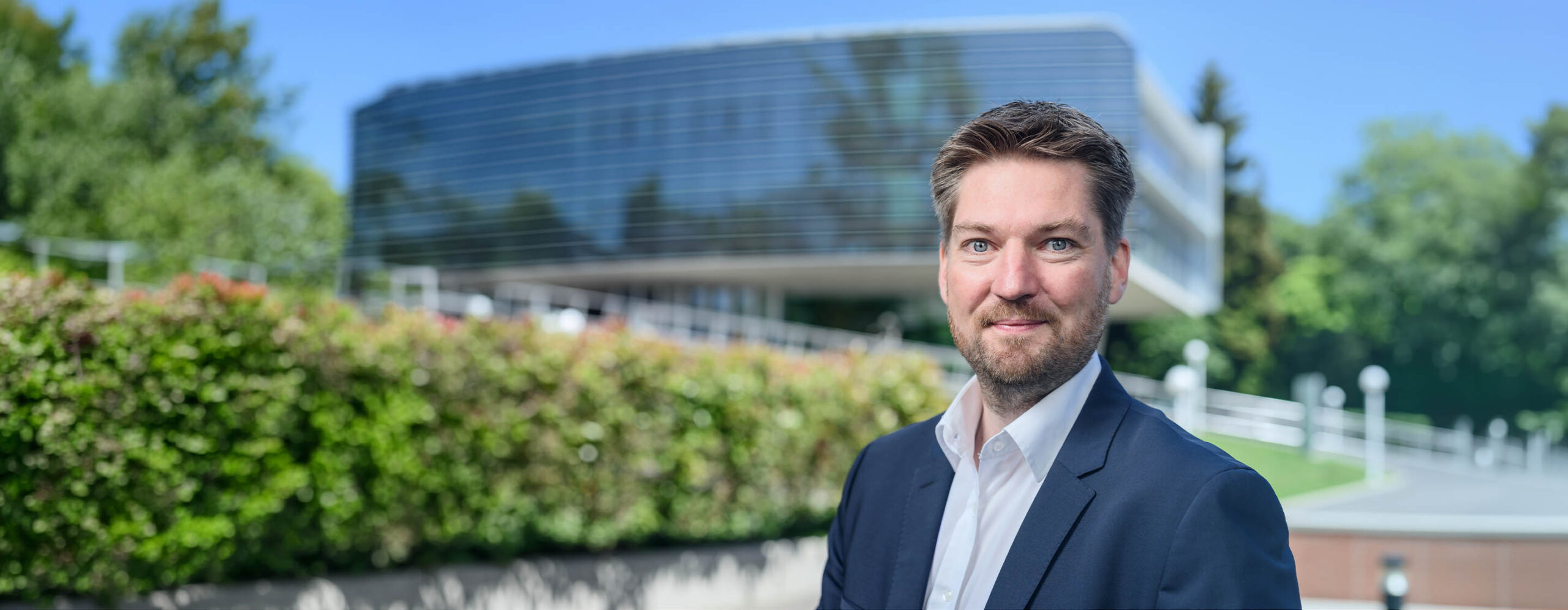 20260327-FBL-faculty-quote-web-images-Florian Hoosdesktop-2880x1120 - IMD Business School