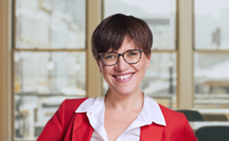 20260421-Spain-Committee_members-María_José-2-325x200 - IMD Business School