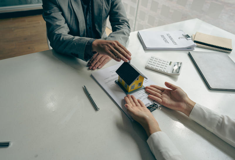 Home agents talk to new home buyers and offer good interest rates and calculate clients on mortgage financing to help make real estate concept decisions
