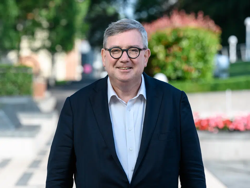 SimonEvernett - IMD Business School