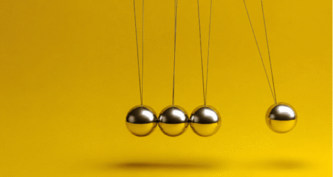 Golden Newton’s cradle in minimal space