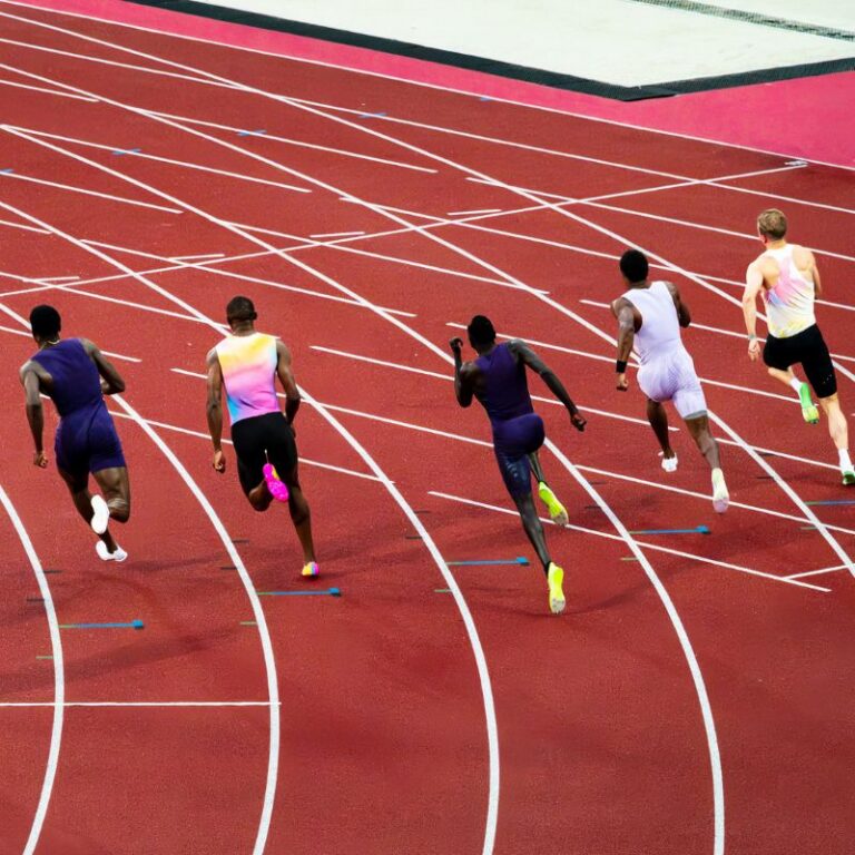 Runners on a circuit