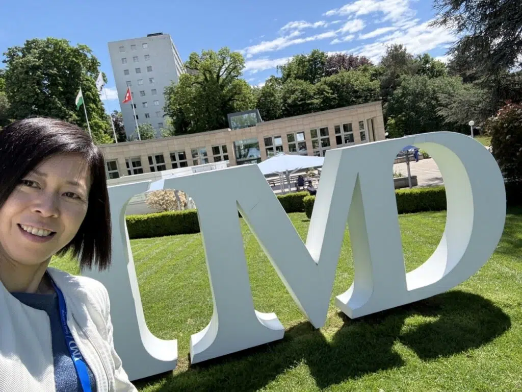 プログラム受講期間中の首藤さん。IMDのローザンヌキャンパスで(本人提供) - IMD Business School - IMD Business School